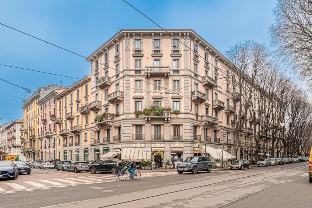 Elegante Appartamento In Centro Milan Exterior photo